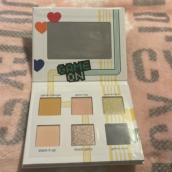 Eyeshadow palette - Picture 3 of 5